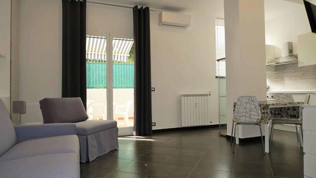 Karina, To The Beach With Terrace And Private Parking Савона Экстерьер фото