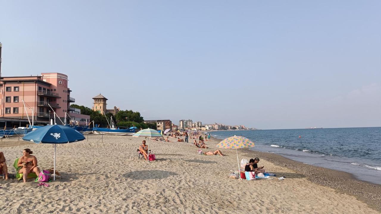 Апартаменты Karina, To The Beach With Terrace And Private Parking Савона Экстерьер фото