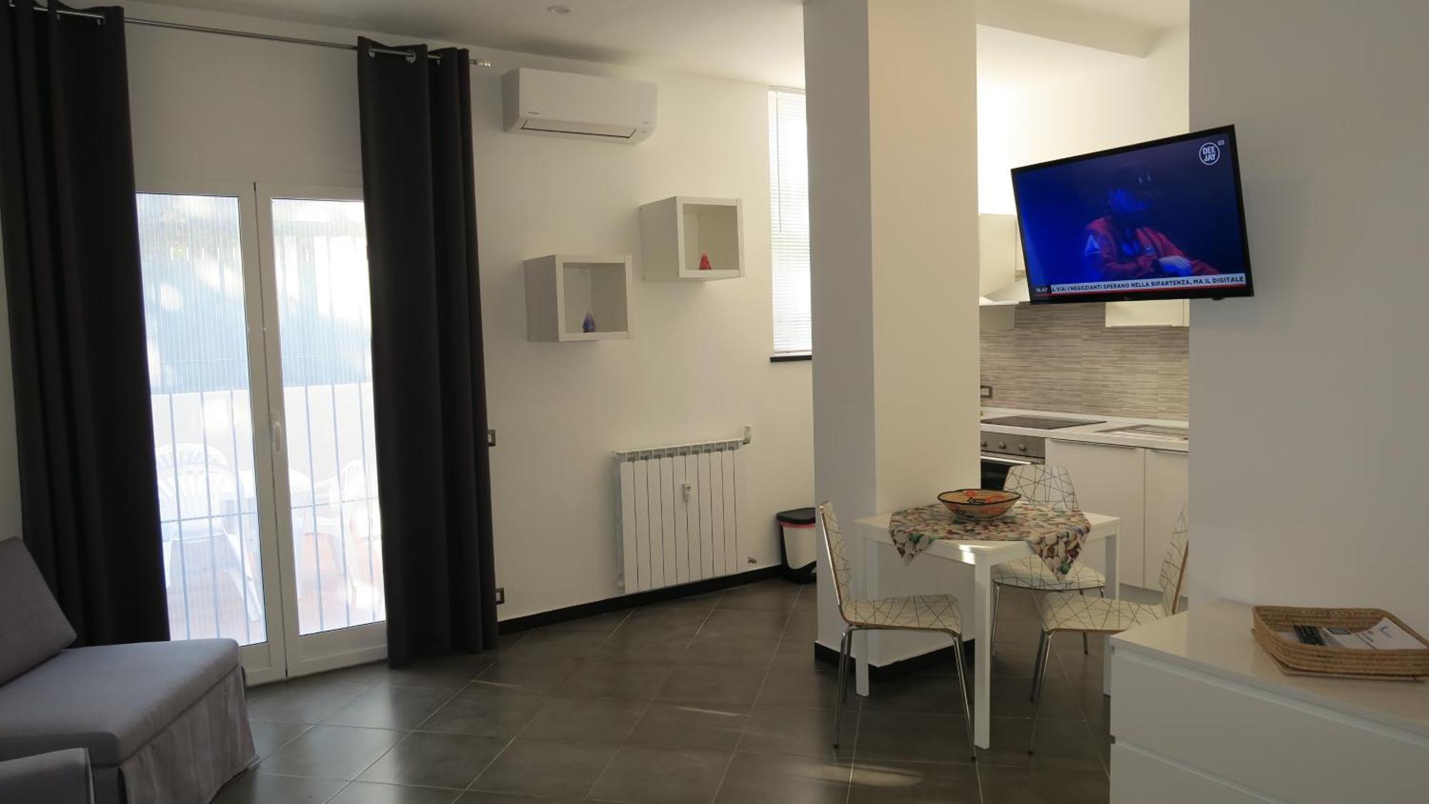 Karina, To The Beach With Terrace And Private Parking Савона Экстерьер фото
